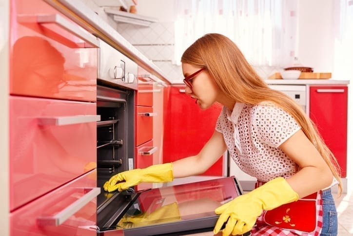 A Quick Vinegar Steam Is The Simple Way To Break Down Oven Grease