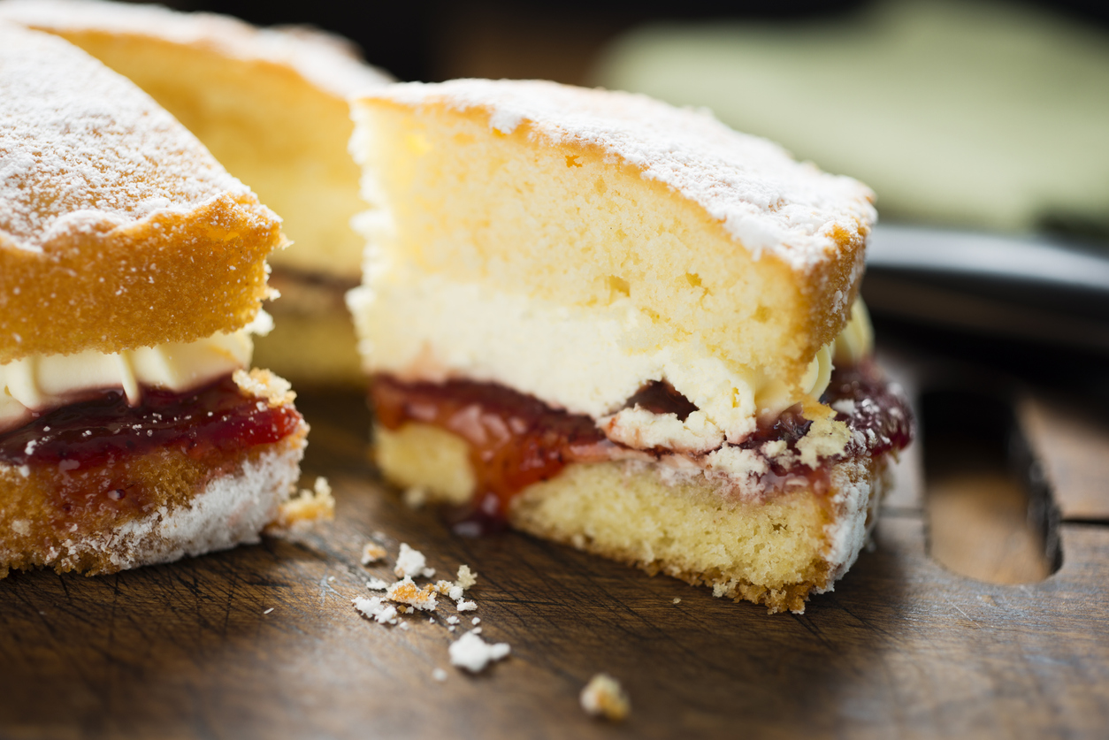 How long to cook victoria sponge cake