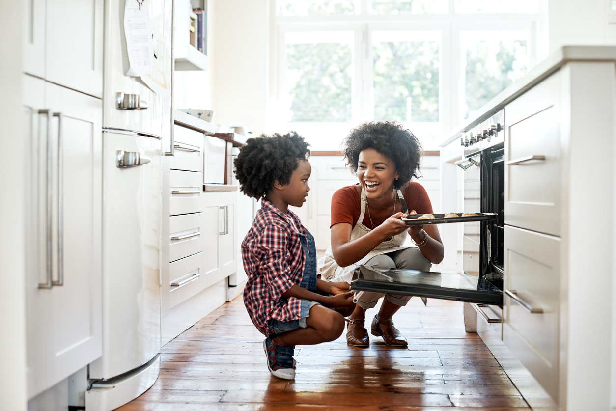 How to clean oven trays